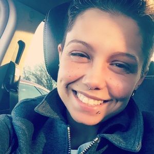 Meet your Posher, Alexis